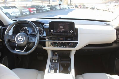 2023 Nissan Pathfinder SV