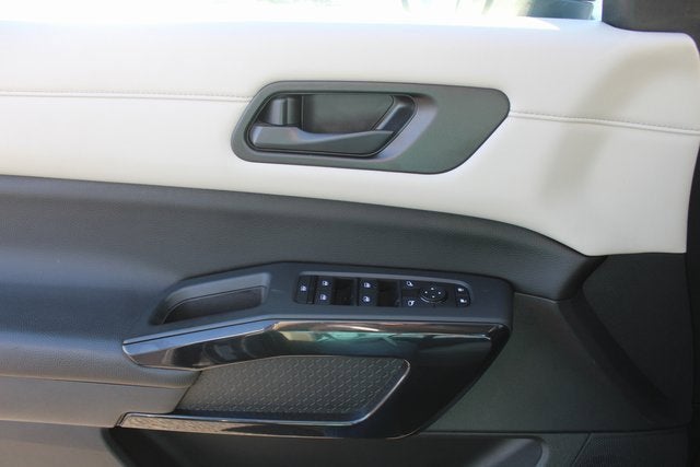 2023 Nissan Pathfinder SV